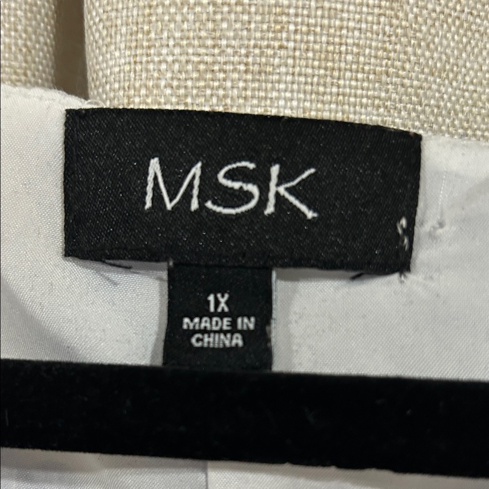 🍋🍋🍋MSK White Dress with Blue Floral Pattern - Picture 2 of 5